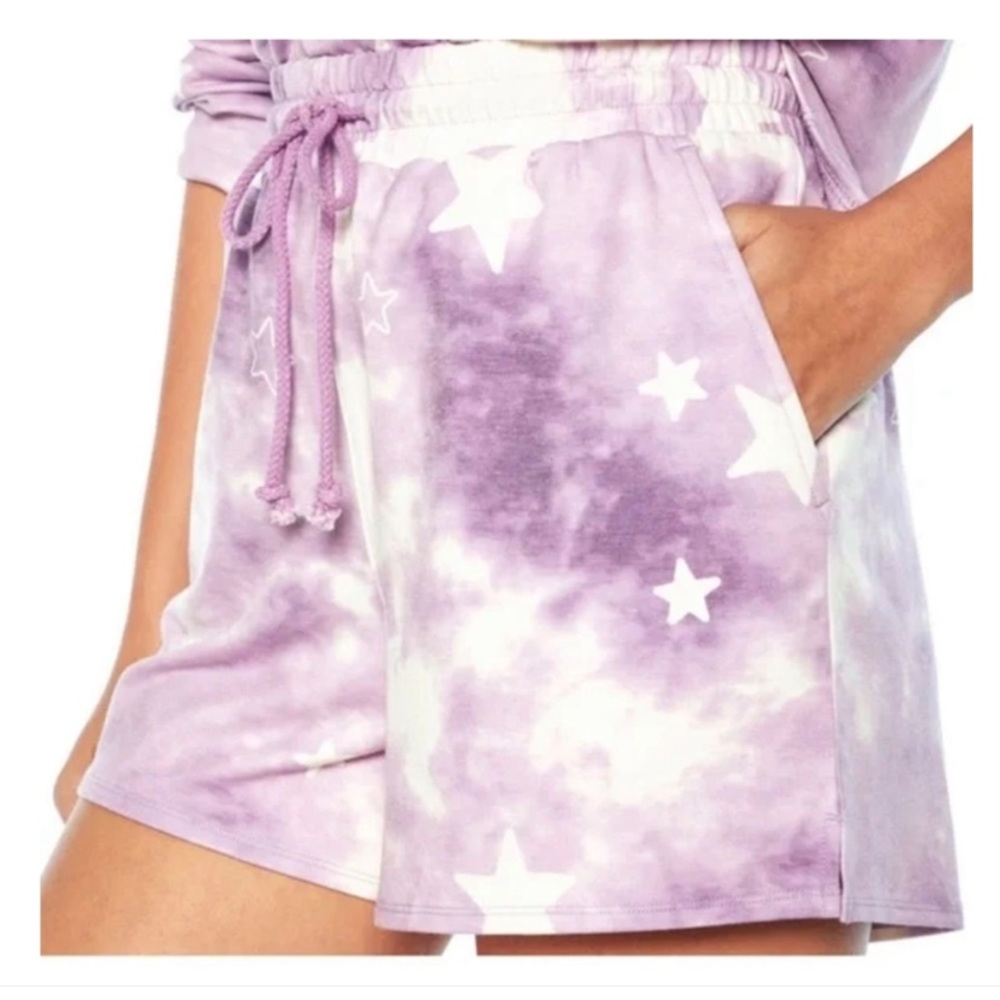 Wild fox Tir Dye Purple and White Star Sweatshorts Size Large with elastic waist